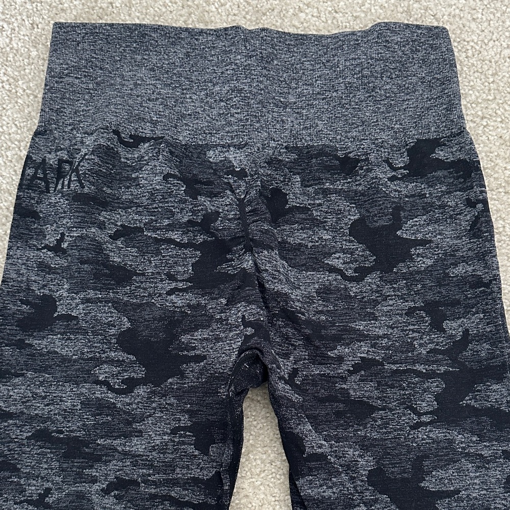 Gymshark Camo Seamless Leggings - Black - Picture 5 of 6